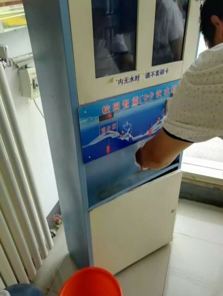 小區(qū)自動售水機(刷卡式自動售水機賣水機)刷卡器